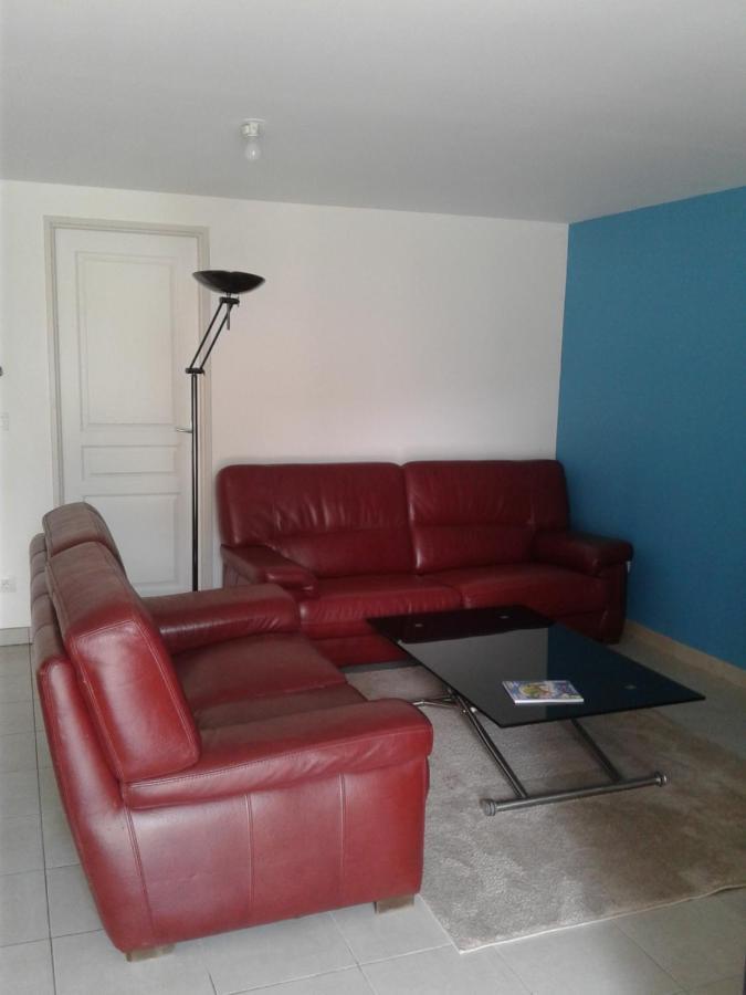 Les Champs Apartment Cernoy-en-Berry Екстериор снимка