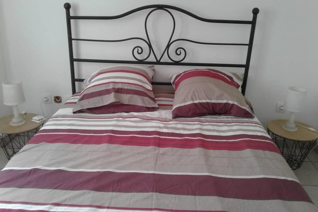 Les Champs Apartment Cernoy-en-Berry Екстериор снимка