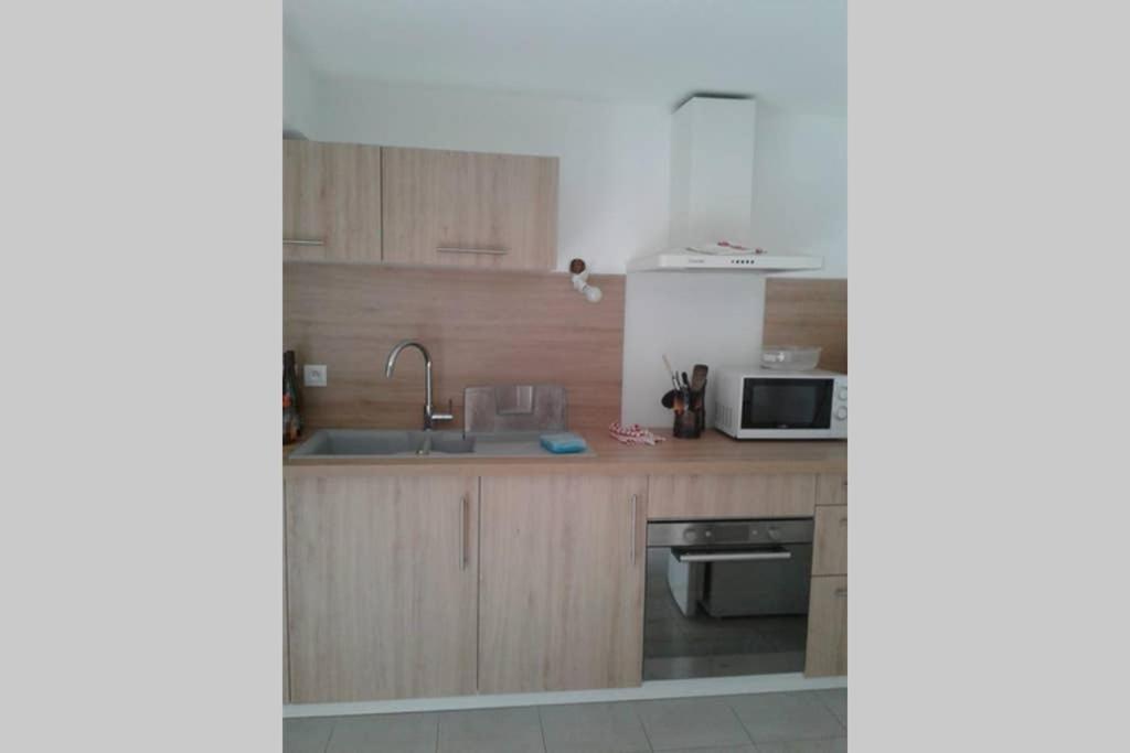 Les Champs Apartment Cernoy-en-Berry Екстериор снимка