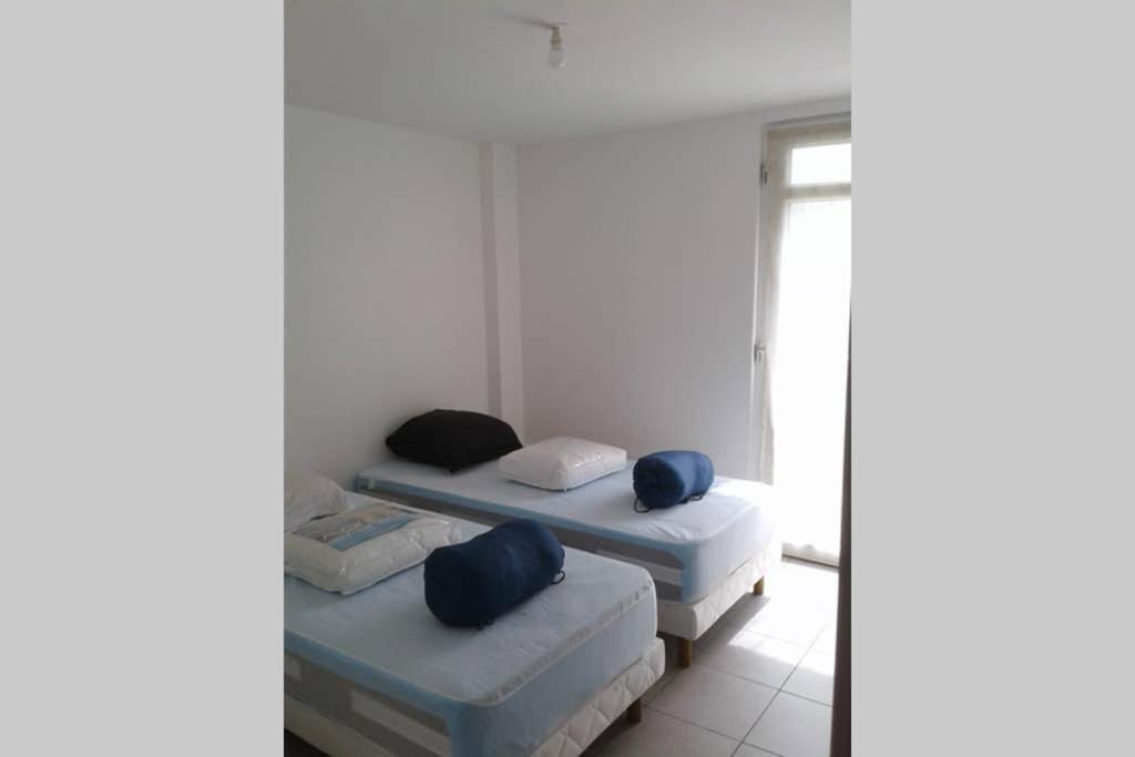 Les Champs Apartment Cernoy-en-Berry Екстериор снимка